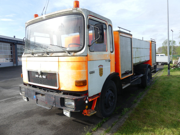 Camion de pompier MAN 12F (1984-285.497 km) - Fire truck: picture 1 Camion de pompier MAN 12F (1984-285.497 km) - Fire truck: picture 1