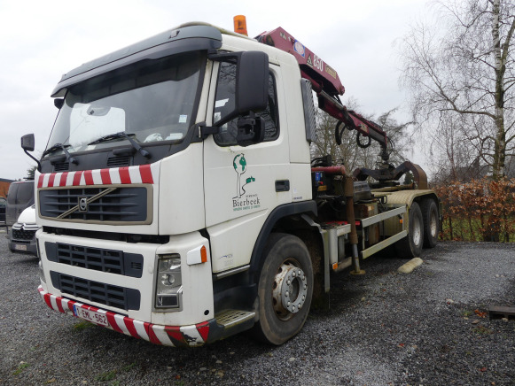 Camion porte container avec grue Volvo FM/FH 6X4 8.0 (2003-205.179 km) - Container transporter/ Swap body truck: picture 1 Camion porte container avec grue Volvo FM/FH 6X4 8.0 (2003-205.179 km) - Container transporter/ Swap body truck: picture 1