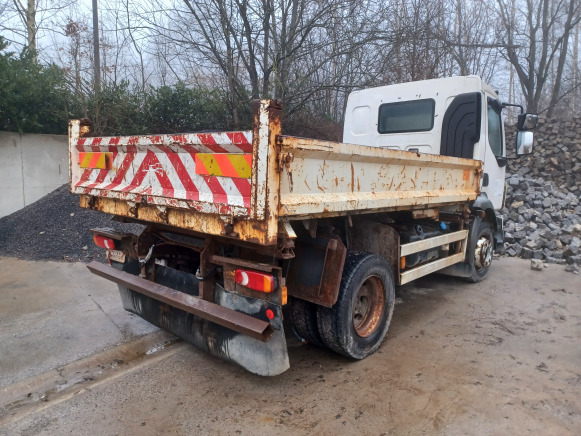 Camion tri benne Volvo FLL 42 12N2 5.0 (2009-88.795 km) - Dropside/ Flatbed truck: picture 5 Camion tri benne Volvo FLL 42 12N2 5.0 (2009-88.795 km) - Dropside/ Flatbed truck: picture 5