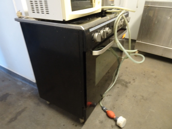 Cuisinière, marque VALBERG
modèle : VALCV905MFCNVT
numéro : 00725157008320460005
voltage : 230 V / 50 Hz
5 taques vitro céramiques Inière, marque VALBERG
modèle : VALCV905MFCNVT
numéro : 007251570083 - Food processing equipment: picture 2 Cuisinière, marque VALBERG
modèle : VALCV905MFCNVT
numéro : 00725157008320460005
voltage : 230 V / 50 Hz
5 taques vitro céramiques Inière, marque VALBERG
modèle : VALCV905MFCNVT
numéro : 007251570083 - Food processing equipment: picture 2