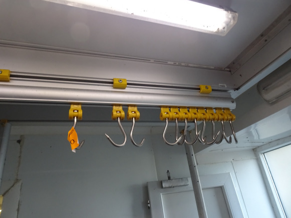 Penderie - rails inox - Food processing equipment: picture 1 Penderie - rails inox - Food processing equipment: picture 1