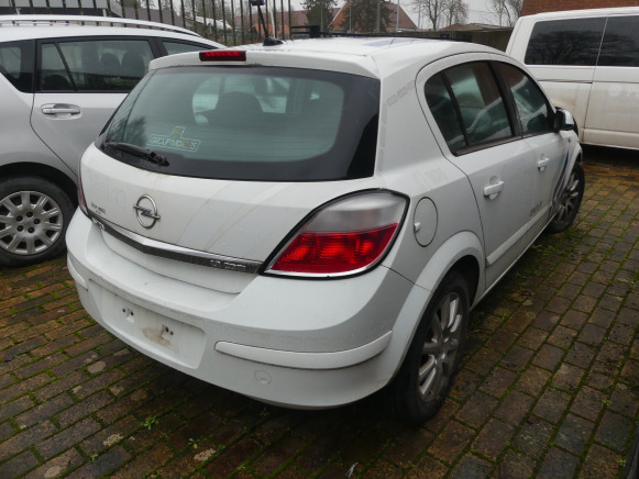 Voiture Opel Astra (2005-150.228 km) - Car: picture 3 Voiture Opel Astra (2005-150.228 km) - Car: picture 3