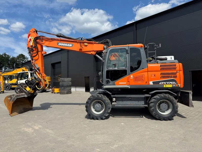Doosan DX170-5 Engcon Gripper S Afneembaar. - Wheel excavator: picture 1 Doosan DX170-5 Engcon Gripper S Afneembaar. - Wheel excavator: picture 1