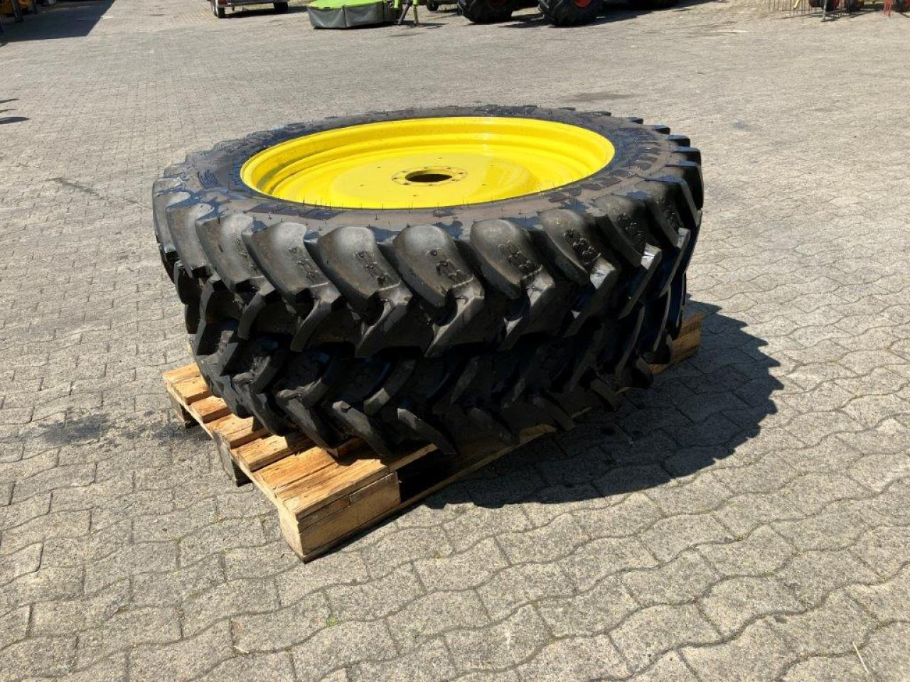 BKT 320/90R42 - Tire for Agricultural machinery: picture 1 BKT 320/90R42 - Tire for Agricultural machinery: picture 1