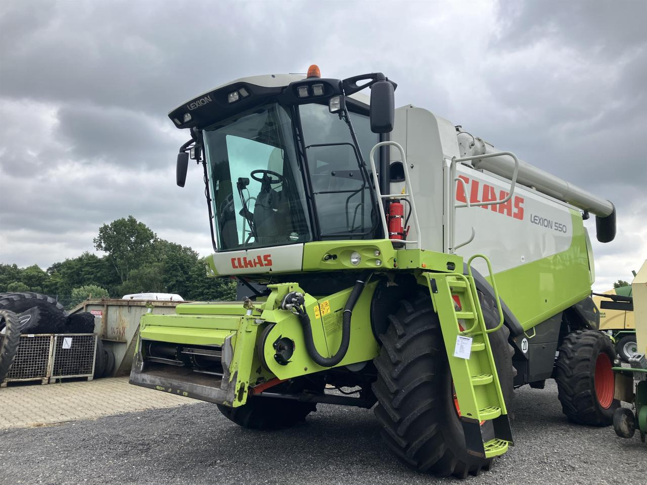 CLAAS Lexion 550 - Combine harvester: picture 2 CLAAS Lexion 550 - Combine harvester: picture 2