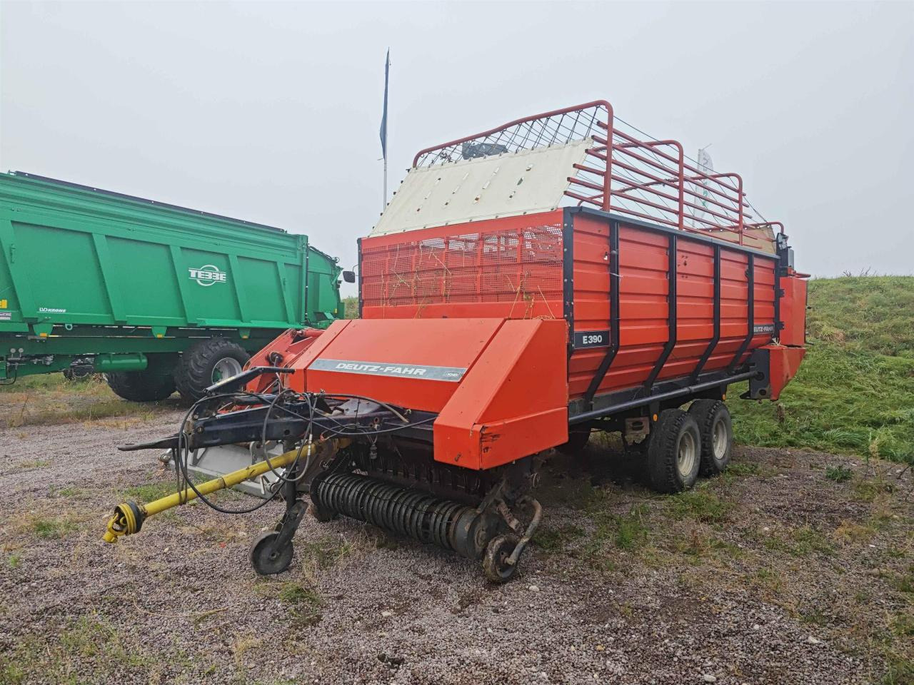 Deutz-Fahr E390 - Self-loading wagon: picture 1 Deutz-Fahr E390 - Self-loading wagon: picture 1