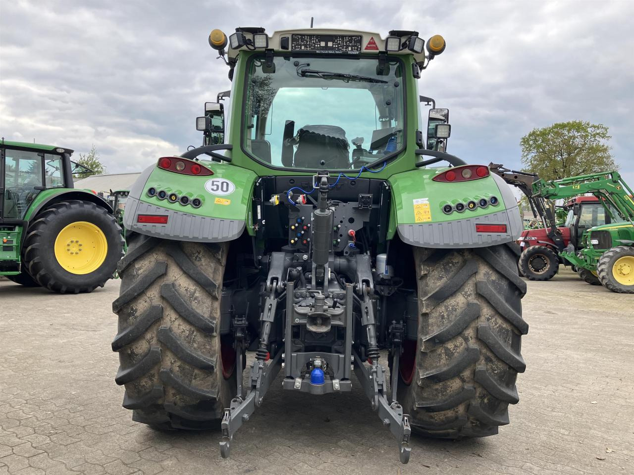 Fendt 724 S4 ProfiPlus - Farm tractor: picture 4 Fendt 724 S4 ProfiPlus - Farm tractor: picture 4