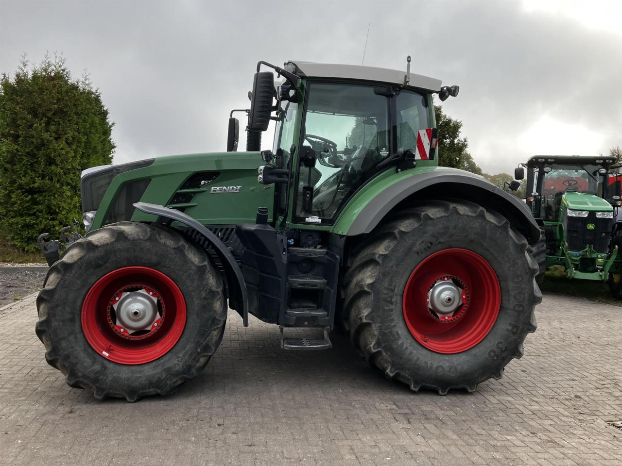 Fendt 828 Vario - Farm tractor: picture 1 Fendt 828 Vario - Farm tractor: picture 1