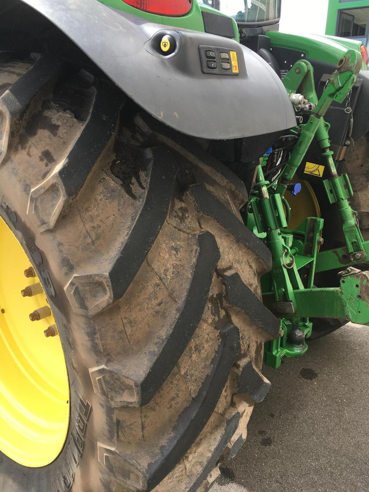 John Deere 6140R - Farm tractor: picture 5 John Deere 6140R - Farm tractor: picture 5