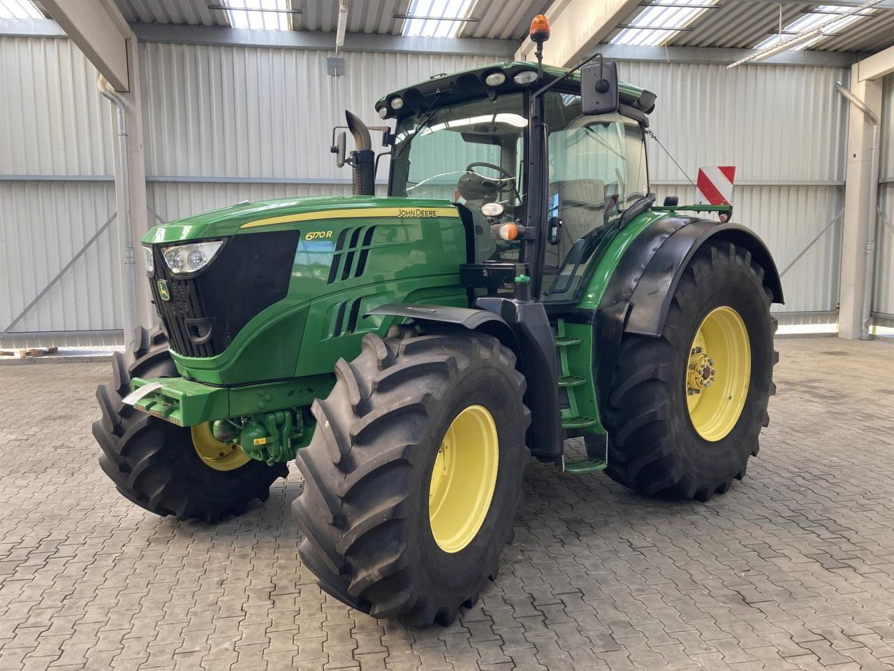 John Deere 6170R - Farm tractor: picture 1 John Deere 6170R - Farm tractor: picture 1