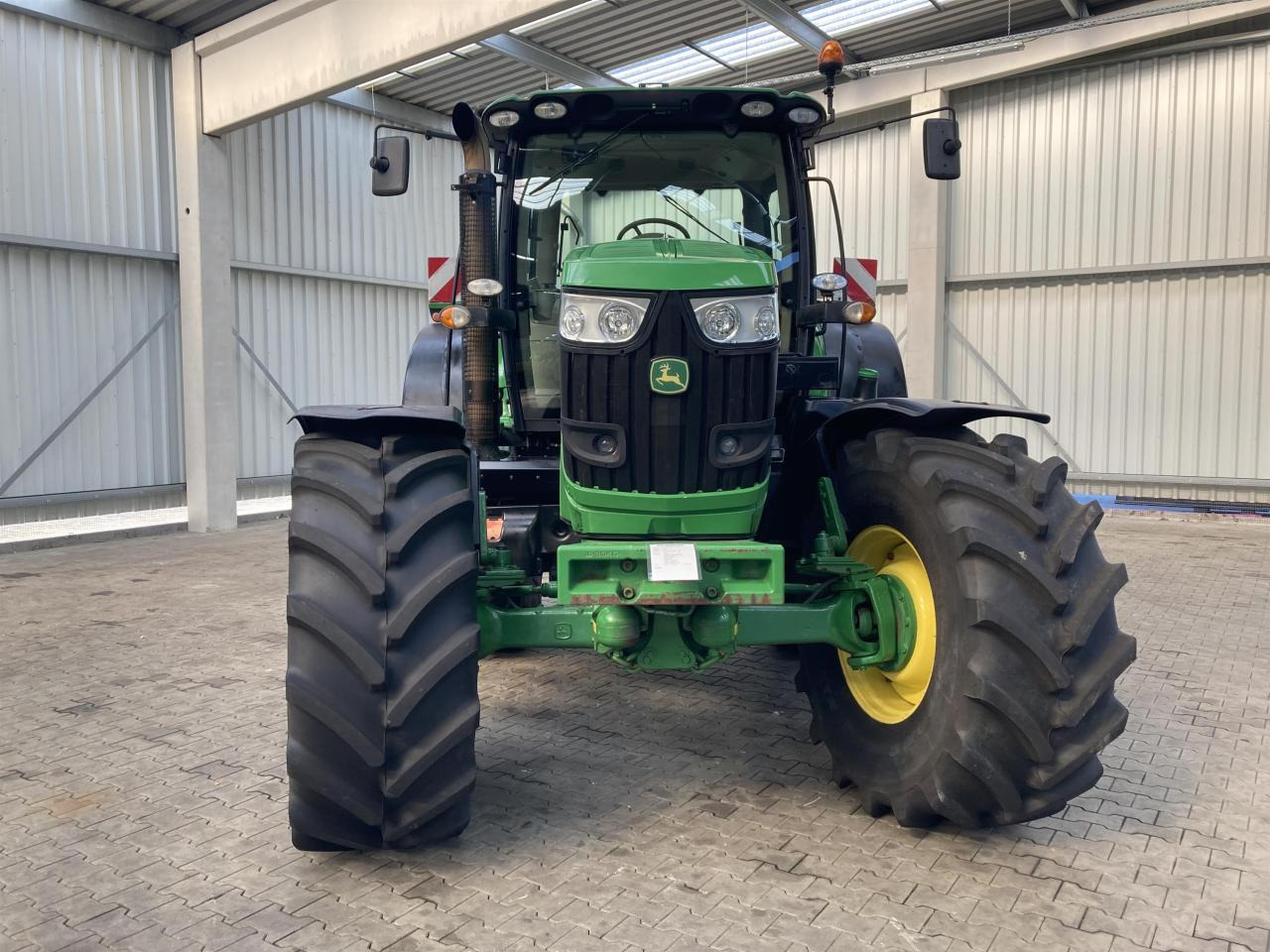 John Deere 6170R - Farm tractor: picture 4 John Deere 6170R - Farm tractor: picture 4