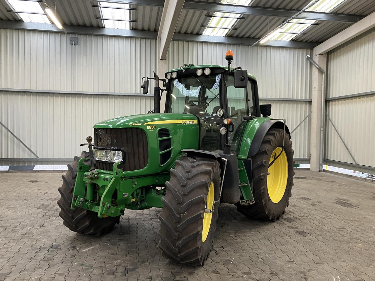 John Deere 6830 Premium - Farm tractor: picture 1 John Deere 6830 Premium - Farm tractor: picture 1