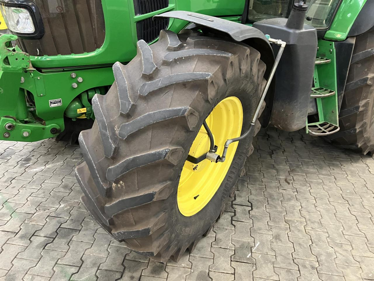 John Deere 6830 Premium - Farm tractor: picture 2 John Deere 6830 Premium - Farm tractor: picture 2