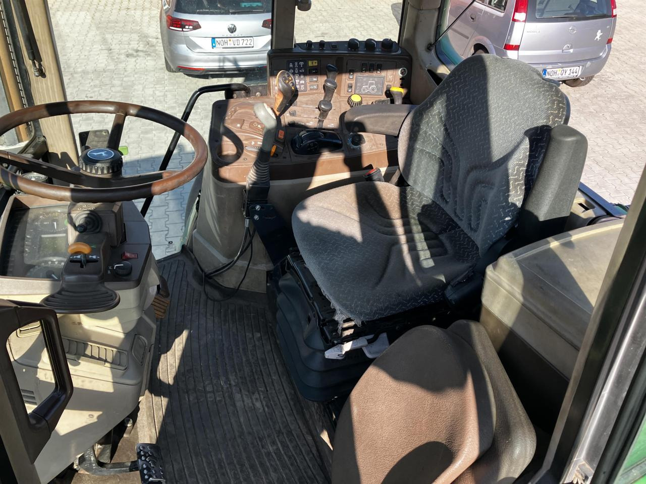 John Deere 6920 S - Farm tractor: picture 5 John Deere 6920 S - Farm tractor: picture 5