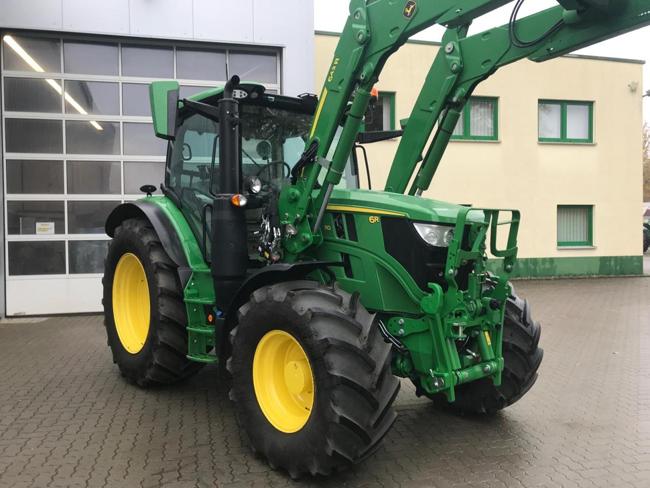 John Deere 6R 110 - Farm tractor: picture 3 John Deere 6R 110 - Farm tractor: picture 3