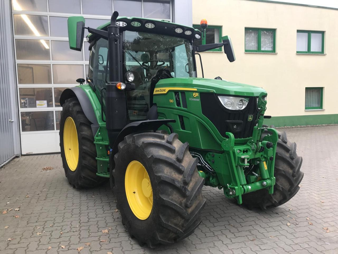 John Deere 6R 130 - Farm tractor: picture 2 John Deere 6R 130 - Farm tractor: picture 2