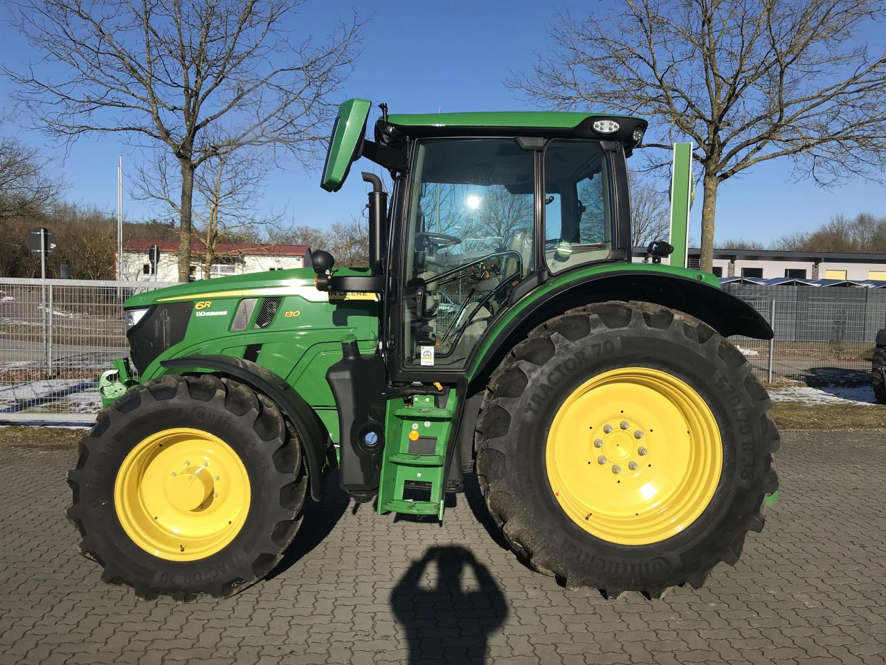 John Deere 6R 130 - Farm tractor: picture 3 John Deere 6R 130 - Farm tractor: picture 3