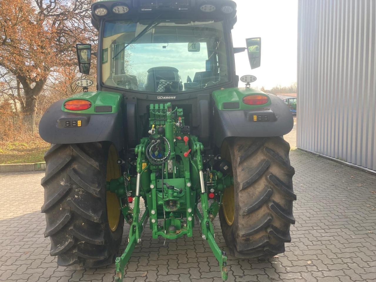 John Deere 6R 130 - Farm tractor: picture 4 John Deere 6R 130 - Farm tractor: picture 4
