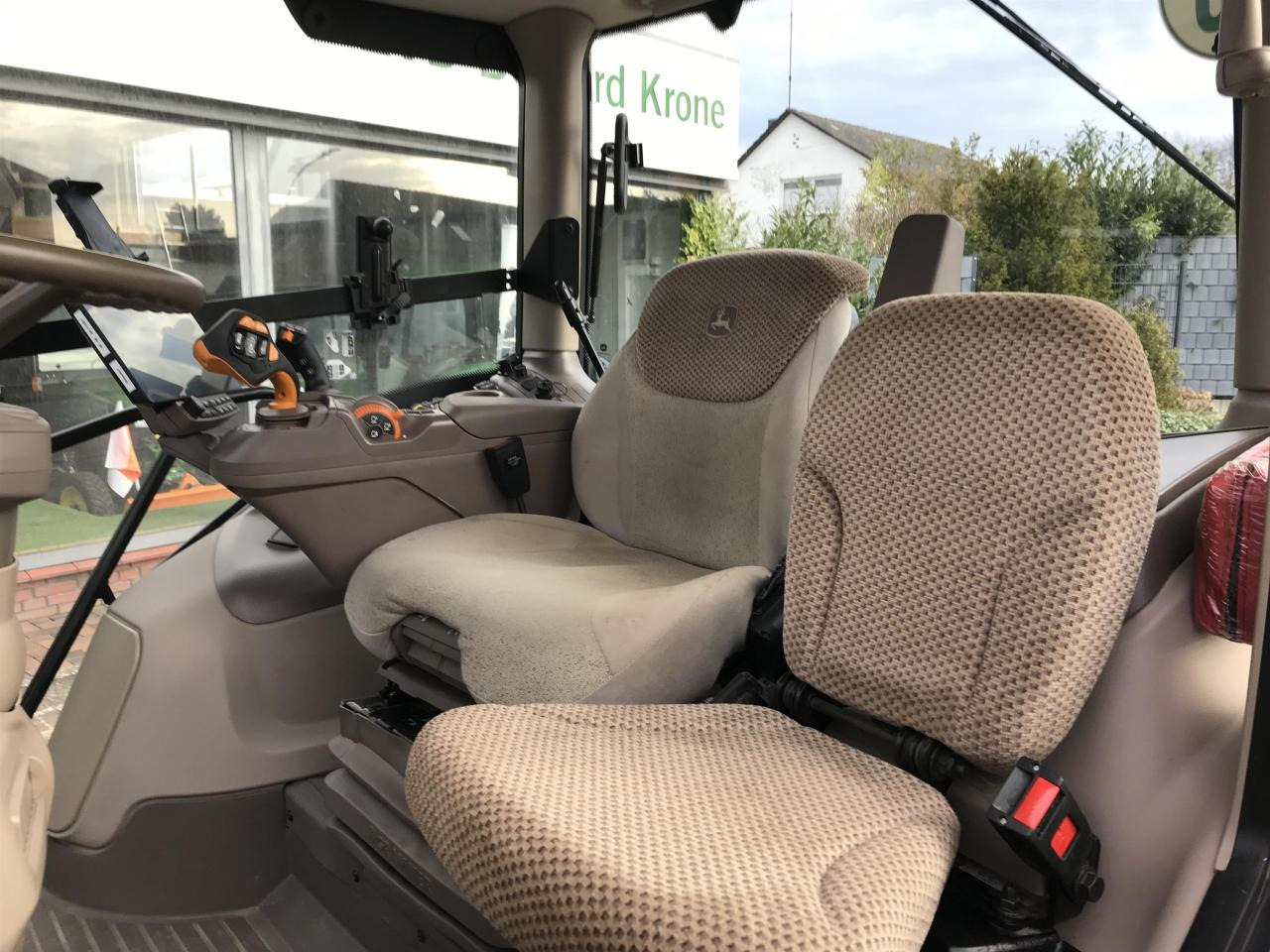 John Deere 6R 140 - Farm tractor: picture 2 John Deere 6R 140 - Farm tractor: picture 2