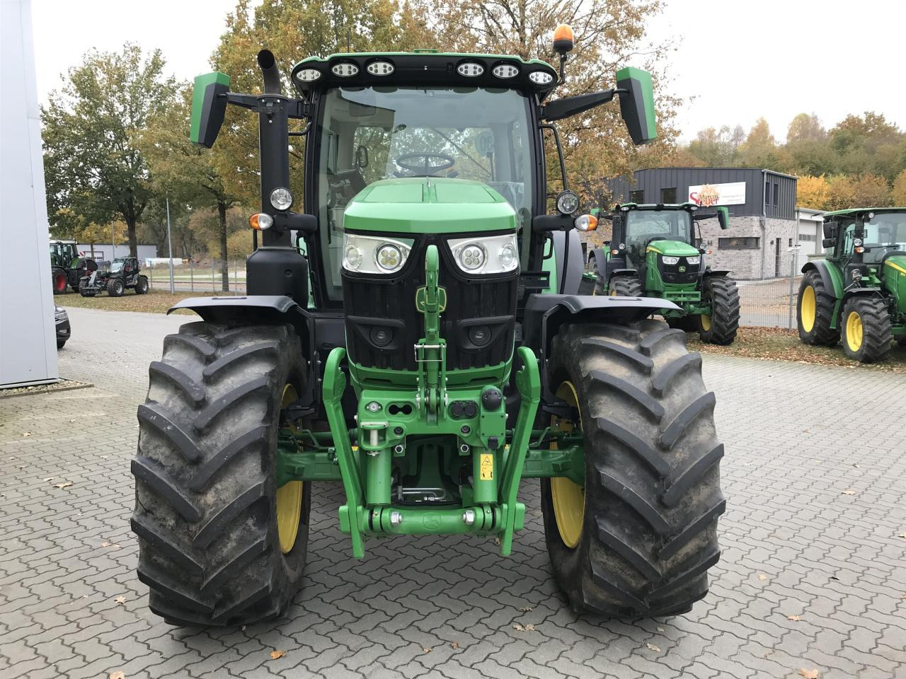 John Deere 6R 155 - Farm tractor: picture 3 John Deere 6R 155 - Farm tractor: picture 3