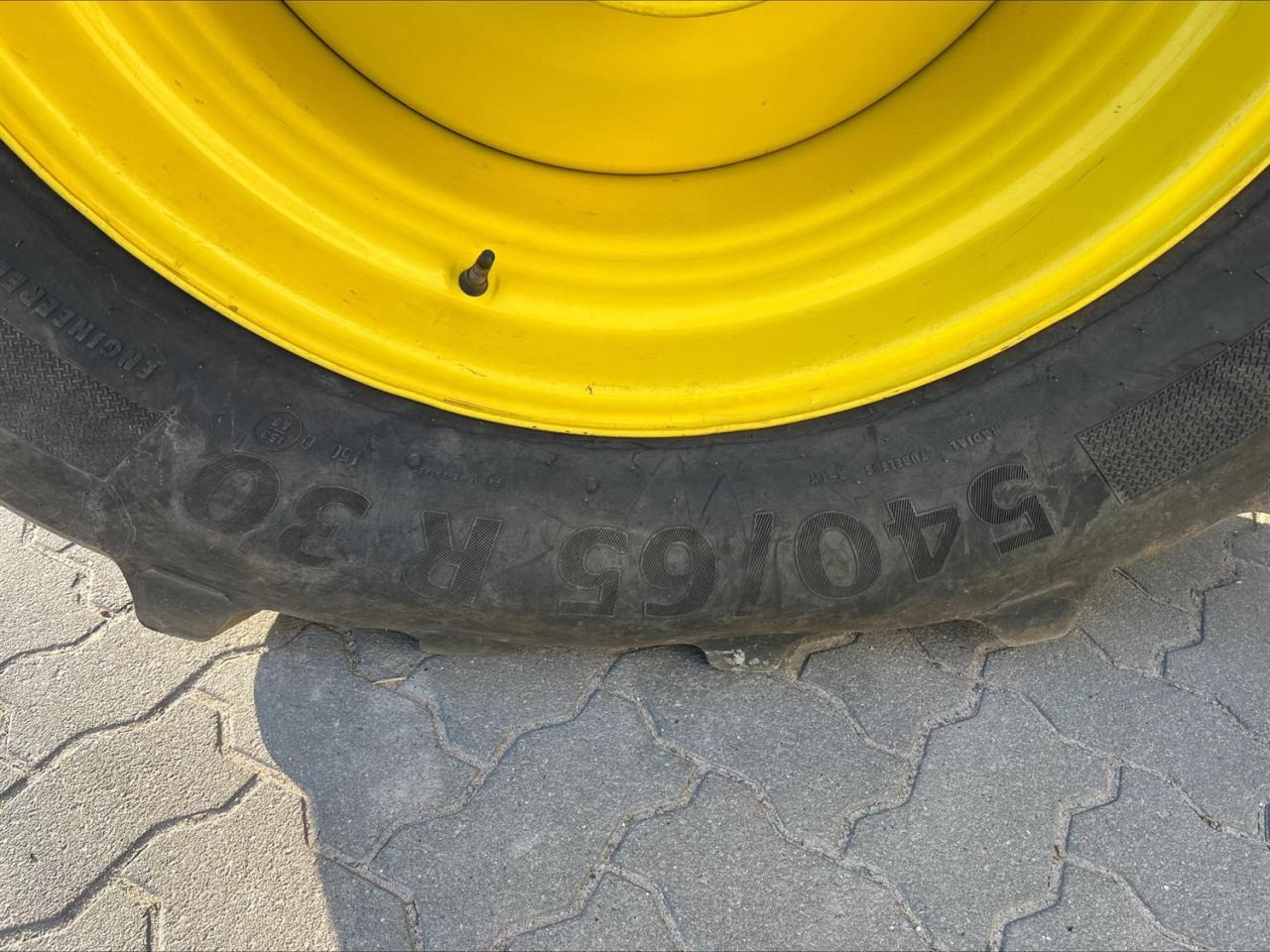 Farm tractor John Deere 6R 155: picture 15