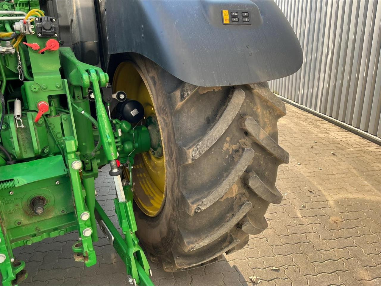 Farm tractor John Deere 6R 155: picture 6