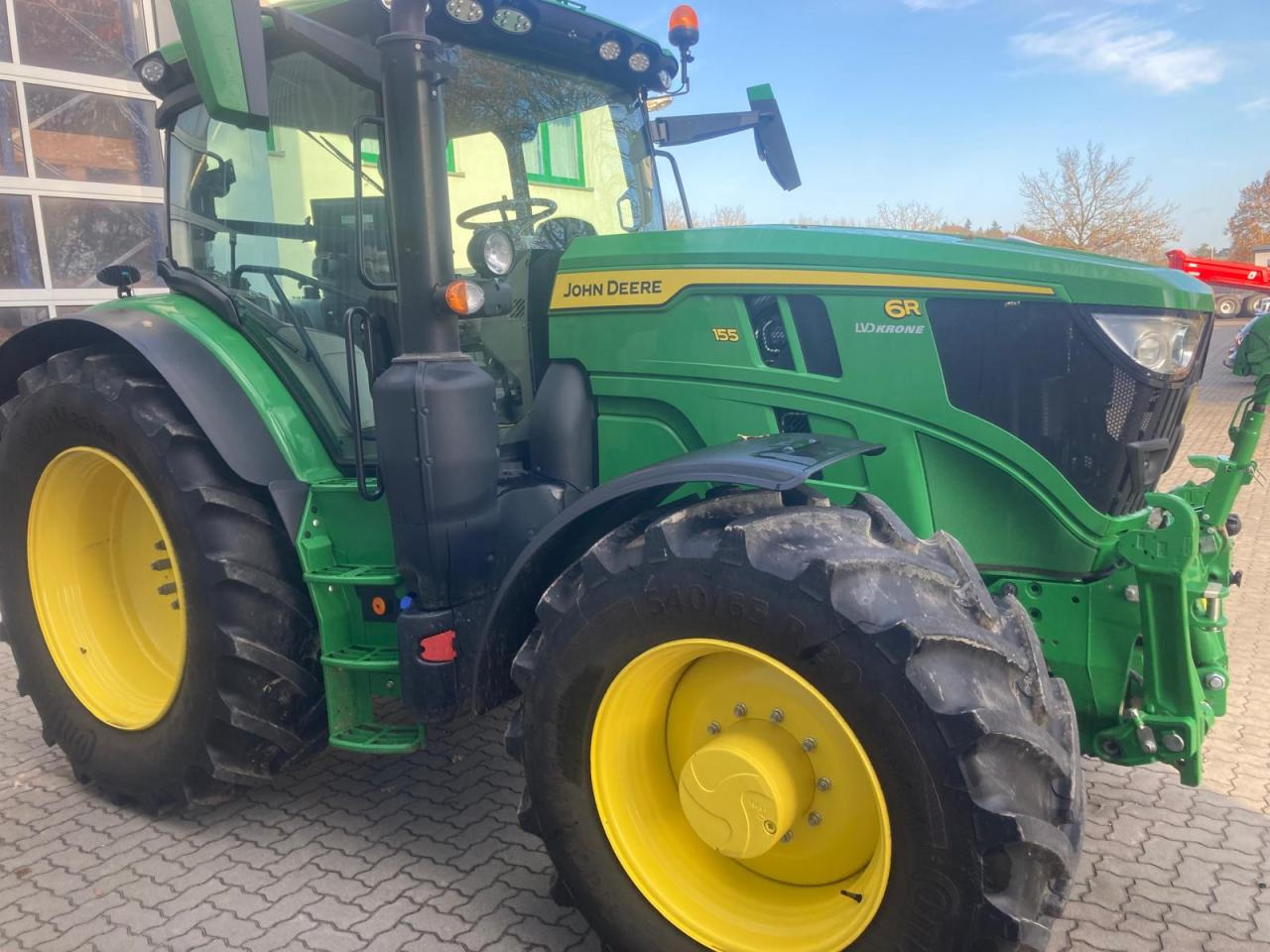 John Deere 6R 155 - Farm tractor: picture 2 John Deere 6R 155 - Farm tractor: picture 2
