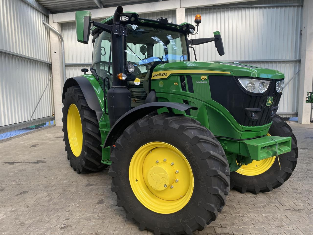 John Deere 6R 155 - Farm tractor: picture 3 John Deere 6R 155 - Farm tractor: picture 3