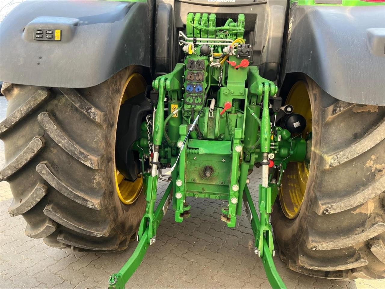 Farm tractor John Deere 6R 155: picture 7