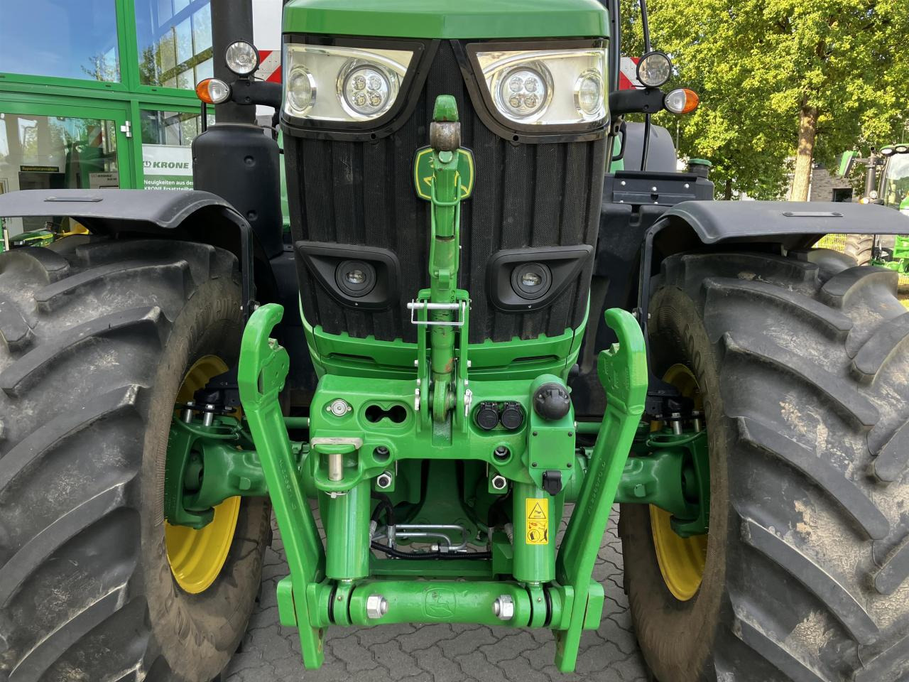 John Deere 6R 175 - Farm tractor: picture 4 John Deere 6R 175 - Farm tractor: picture 4