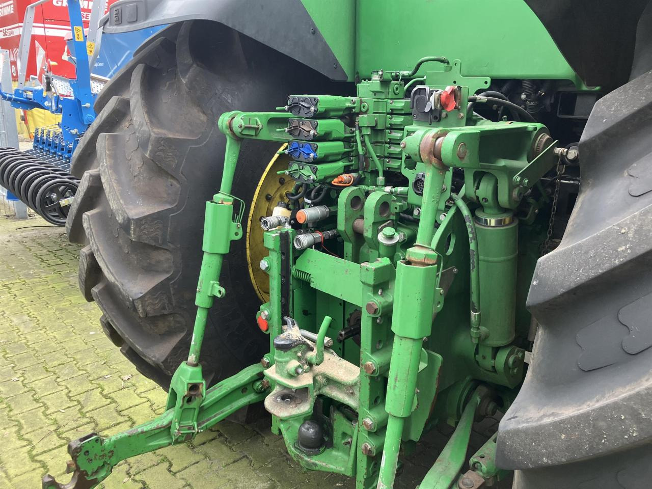 John Deere 7230R - Farm tractor: picture 5 John Deere 7230R - Farm tractor: picture 5