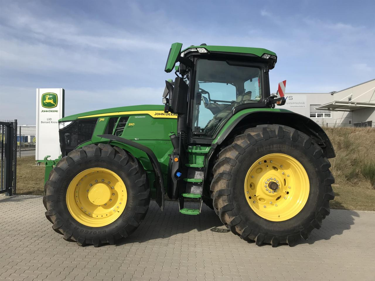 John Deere 7R 310 - Farm tractor: picture 1 John Deere 7R 310 - Farm tractor: picture 1