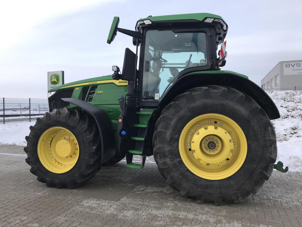 John Deere 7R 330 - Farm tractor: picture 1 John Deere 7R 330 - Farm tractor: picture 1