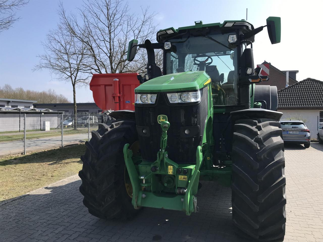 John Deere 7R 330 - Farm tractor: picture 3 John Deere 7R 330 - Farm tractor: picture 3