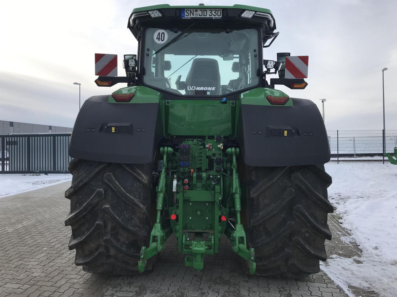 John Deere 7R 330 - Farm tractor: picture 5 John Deere 7R 330 - Farm tractor: picture 5