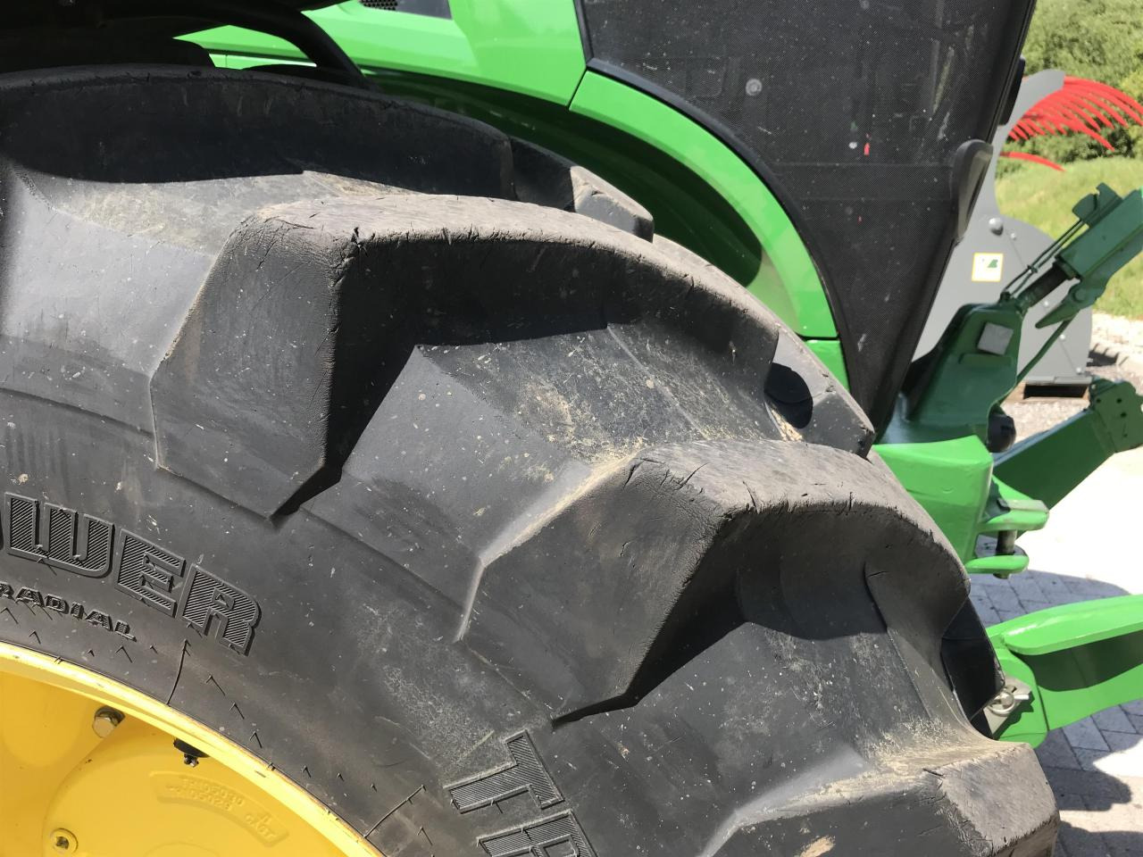 Farm tractor John Deere 7R 350: picture 11