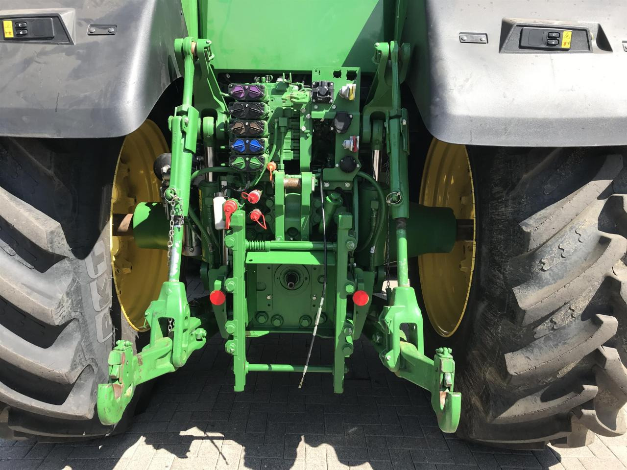 Farm tractor John Deere 7R 350: picture 6