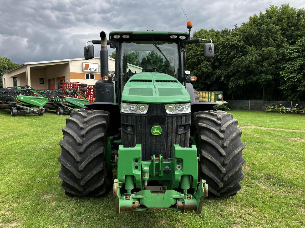 John Deere 8285R - Farm tractor: picture 3 John Deere 8285R - Farm tractor: picture 3