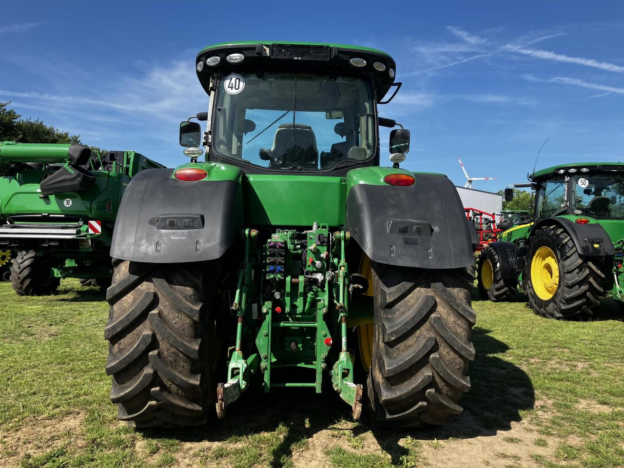 John Deere 8370R - Farm tractor: picture 5 John Deere 8370R - Farm tractor: picture 5