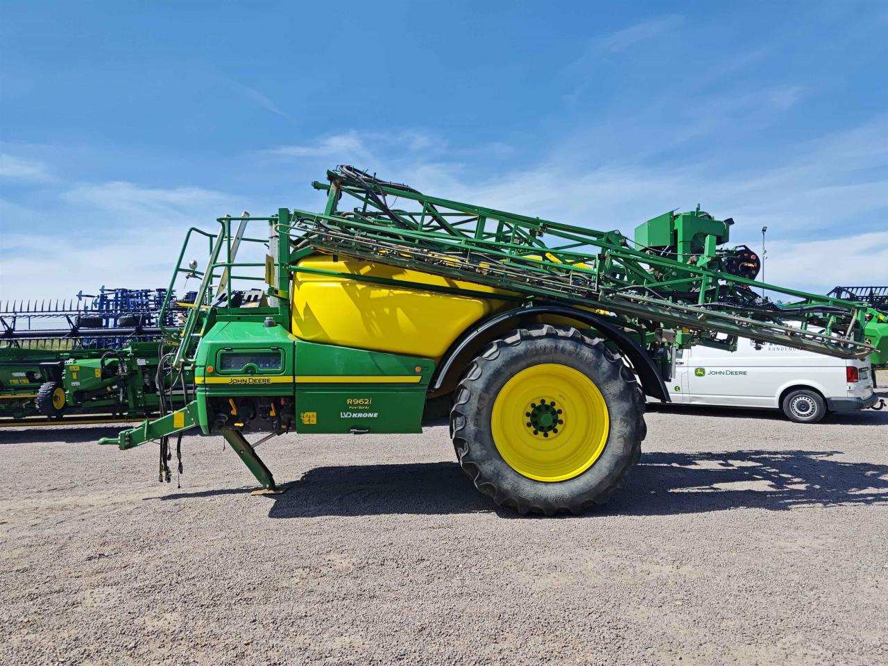 John Deere R962i - Trailed sprayer: picture 3 John Deere R962i - Trailed sprayer: picture 3