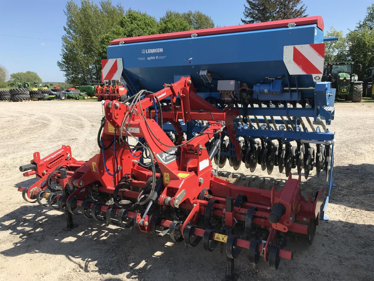 Lemken Saphir 8 Autoload - Seed drill: picture 1 Lemken Saphir 8 Autoload - Seed drill: picture 1