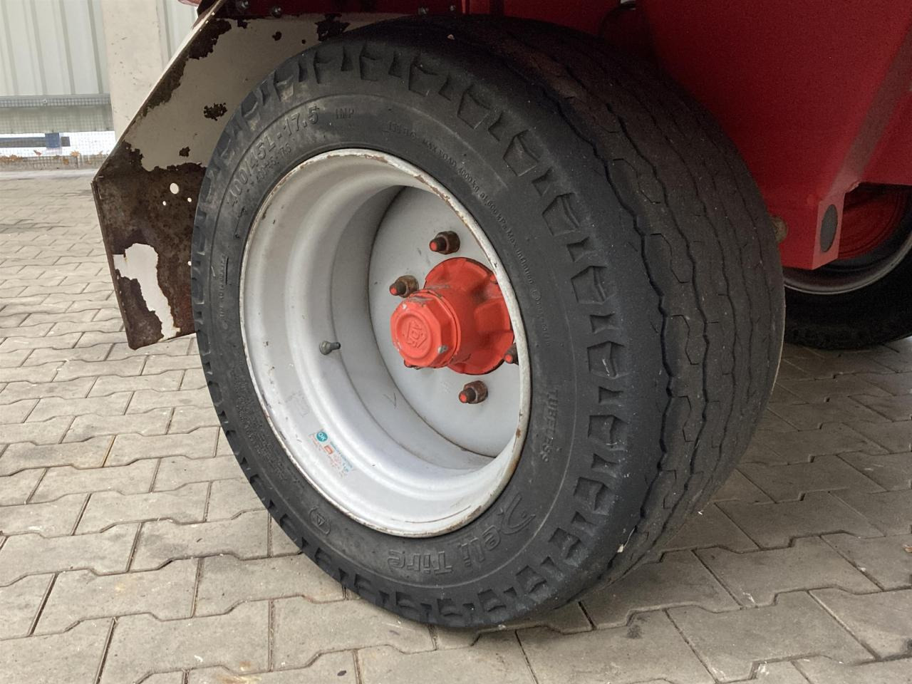 Trioliet Solomix 1 VL 1000 - Forage mixer wagon: picture 4 Trioliet Solomix 1 VL 1000 - Forage mixer wagon: picture 4