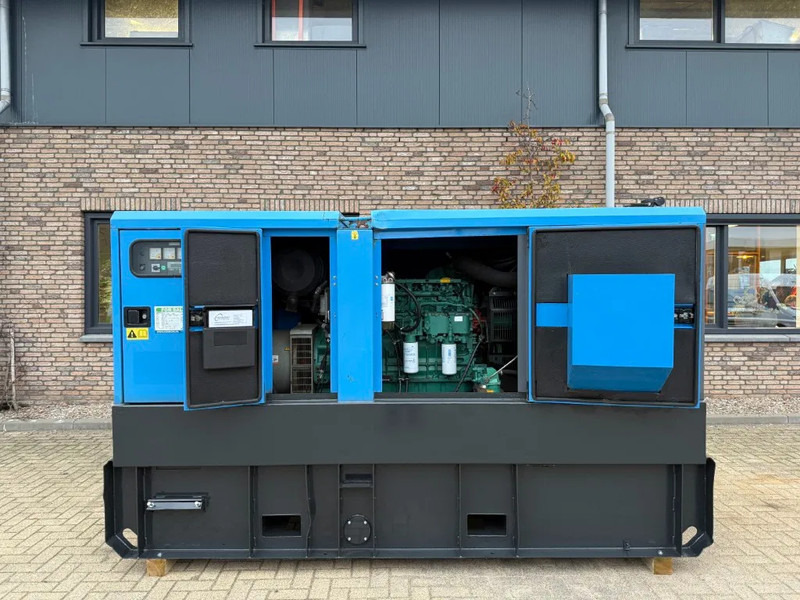 Atlas-Copco QAS 150 Volvo Leroy Somer 165 kVA Silent Rental generatorset XXL tank - Generator set: picture 3 Atlas-Copco QAS 150 Volvo Leroy Somer 165 kVA Silent Rental generatorset XXL tank - Generator set: picture 3