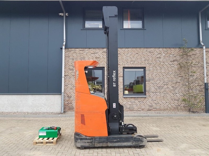 BT RRE180H Toyota 1.8 ton Triplex Freelift Sideshift Elektra Reachtruck - Reach truck: picture 1 BT RRE180H Toyota 1.8 ton Triplex Freelift Sideshift Elektra Reachtruck - Reach truck: picture 1