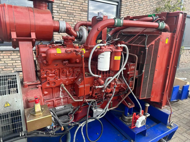 Iveco 8361 SRI 26.07 A550 Leroy Somer 292 kVA generatorset ex Emergency - Generator set: picture 4 Iveco 8361 SRI 26.07 A550 Leroy Somer 292 kVA generatorset ex Emergency - Generator set: picture 4