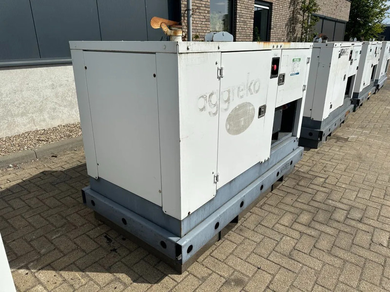 Iveco FPT F32 AM1A Leroy Somer 32 kVA Silent generatorset 216 hours ! - Generator set: picture 4 Iveco FPT F32 AM1A Leroy Somer 32 kVA Silent generatorset 216 hours ! - Generator set: picture 4