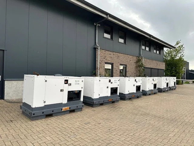 Iveco FPT F32 AM1A Leroy Somer 32 kVA Silent generatorset 368 hours ! - Generator set: picture 2 Iveco FPT F32 AM1A Leroy Somer 32 kVA Silent generatorset 368 hours ! - Generator set: picture 2