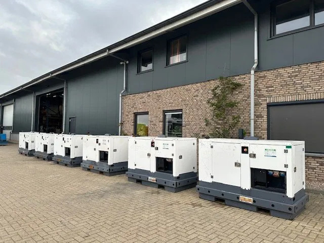 Iveco FPT F32 AM1A Leroy Somer 32 kVA Silent generatorset 92 hours ! - Generator set: picture 3 Iveco FPT F32 AM1A Leroy Somer 32 kVA Silent generatorset 92 hours ! - Generator set: picture 3