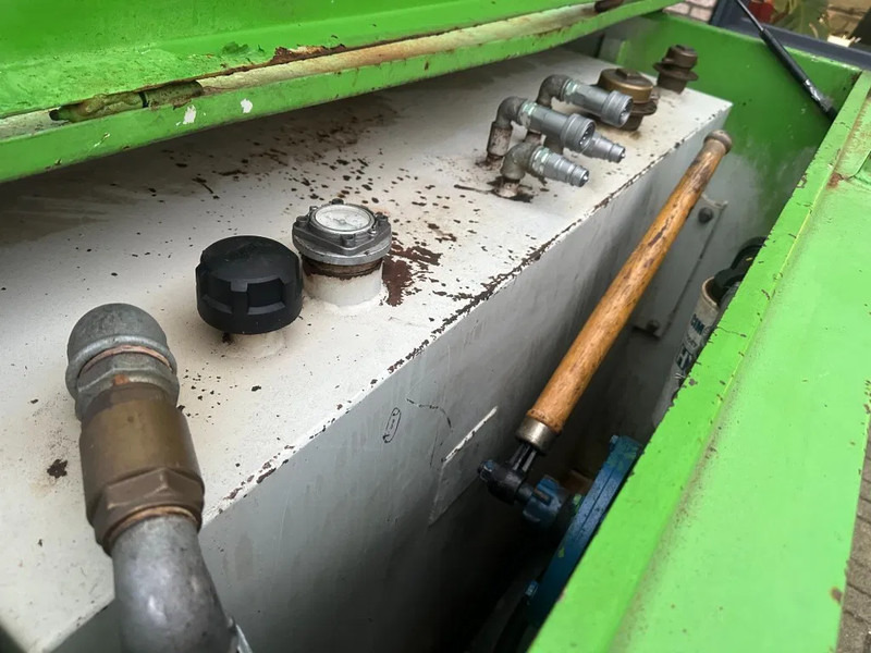 Kiwa IBC Steenbergen 2000 liter Dieseltank met handpomp Milieutank - Storage tank: picture 4 Kiwa IBC Steenbergen 2000 liter Dieseltank met handpomp Milieutank - Storage tank: picture 4