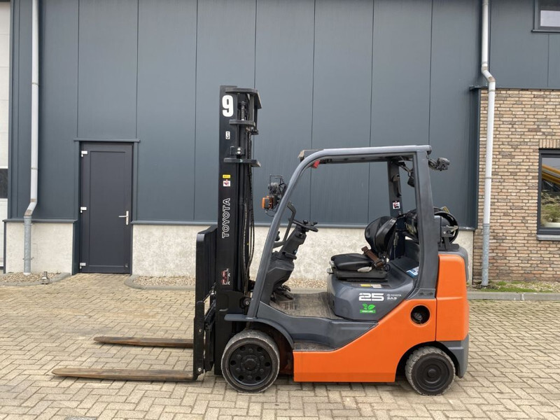 Toyota 8FGCU25 2.5 ton Duplex Sideshift LPG Heftruck - LPG forklift: picture 1 Toyota 8FGCU25 2.5 ton Duplex Sideshift LPG Heftruck - LPG forklift: picture 1